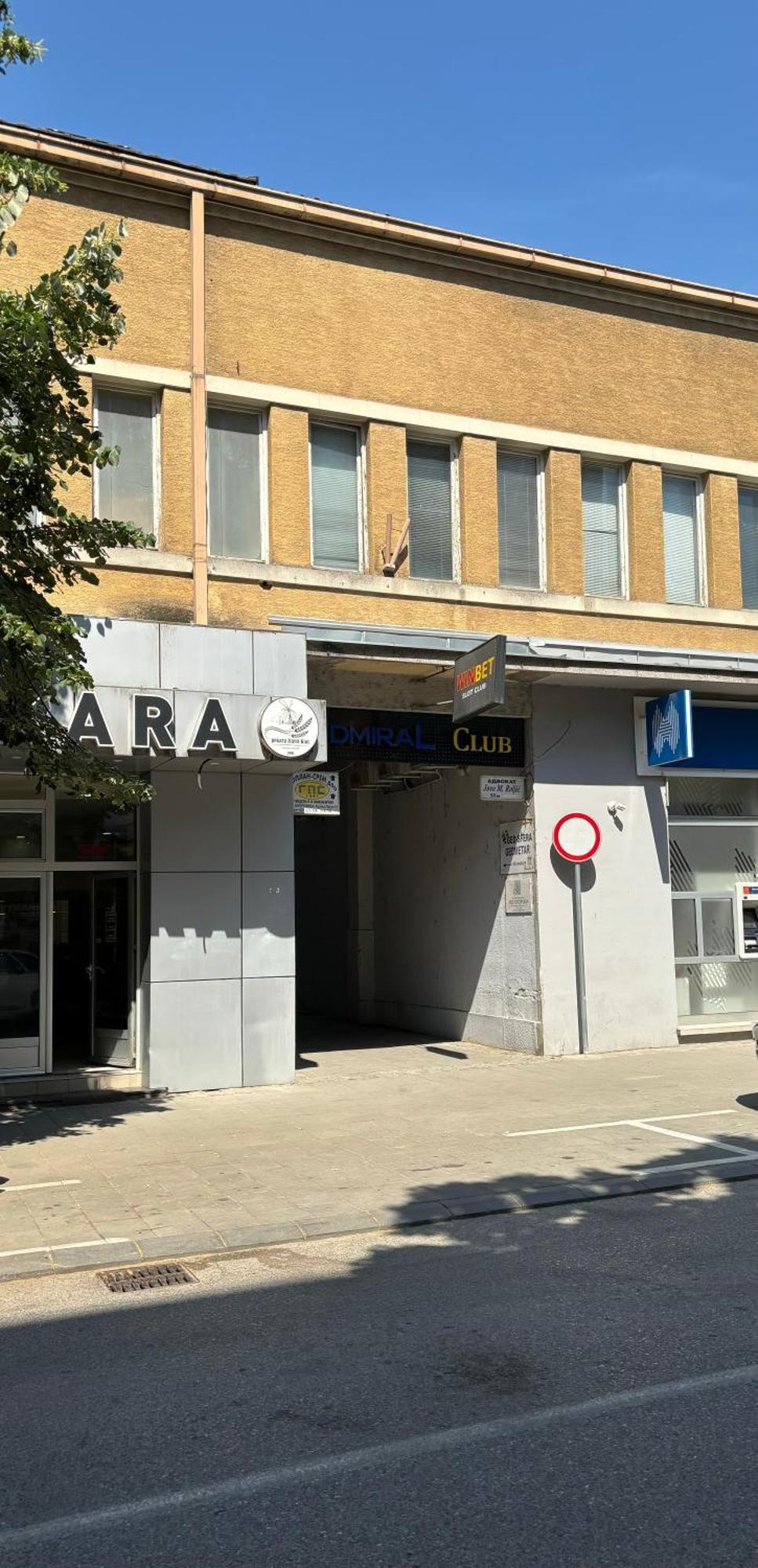 לינה וארוחת בוקר סרמסקה מיטרוביקה Atrium מראה חיצוני תמונה