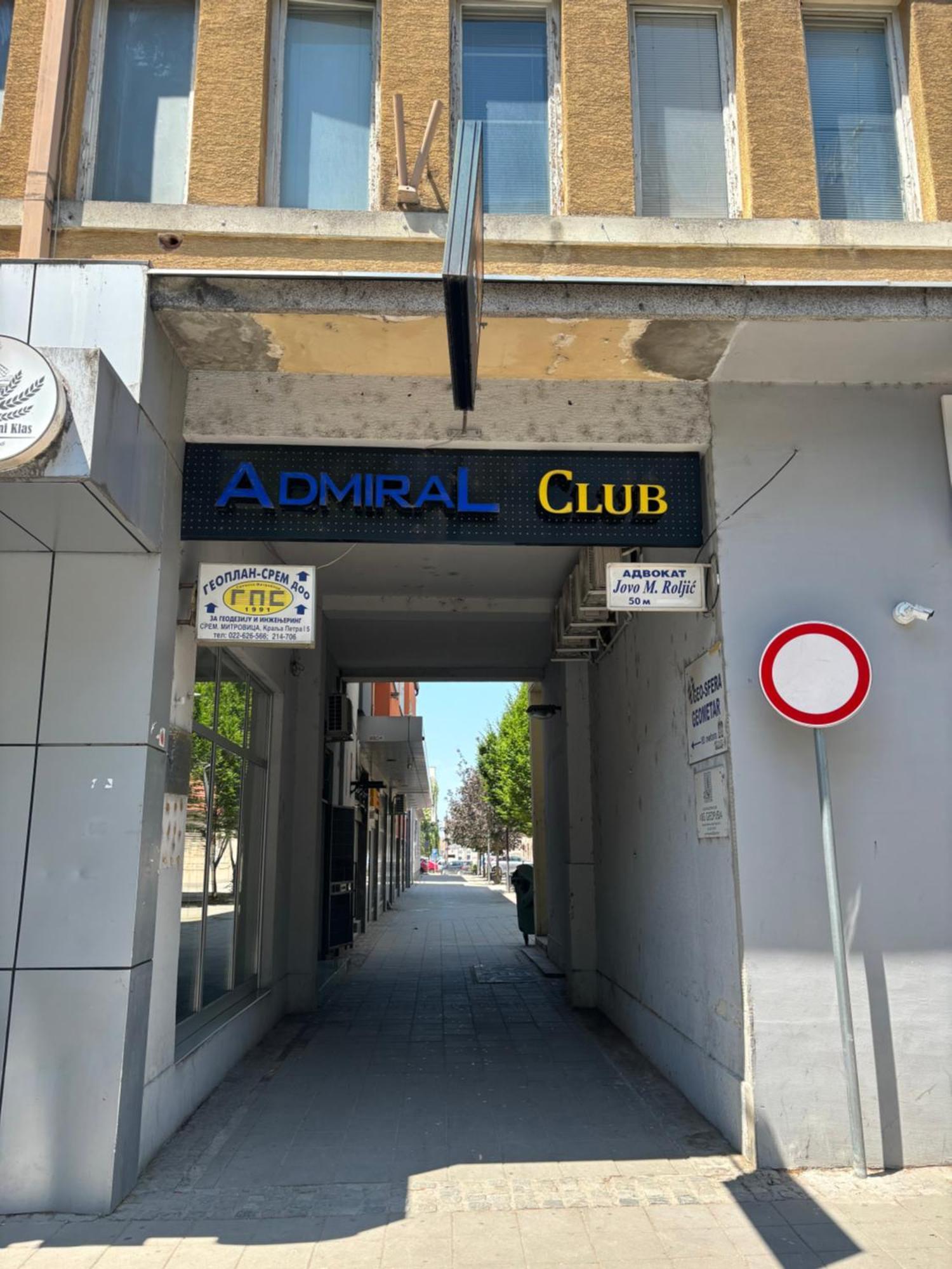 לינה וארוחת בוקר סרמסקה מיטרוביקה Atrium מראה חיצוני תמונה